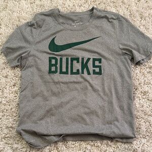 Nike NBA Milwaukee Bucks Youth L T-Shirt